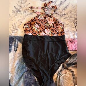 Cupshe one piece halter style swimsuit